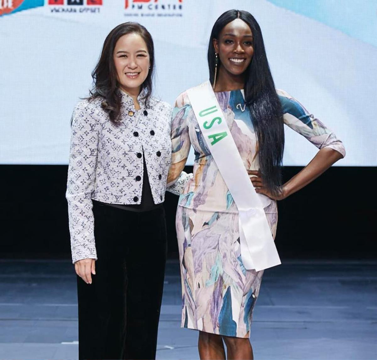 Diện váy 3D ngọt ngào, Nhật Hà xinh đẹp ghi điểm bên bà chủ tịch Miss International Queen 2019 Ảnh 3