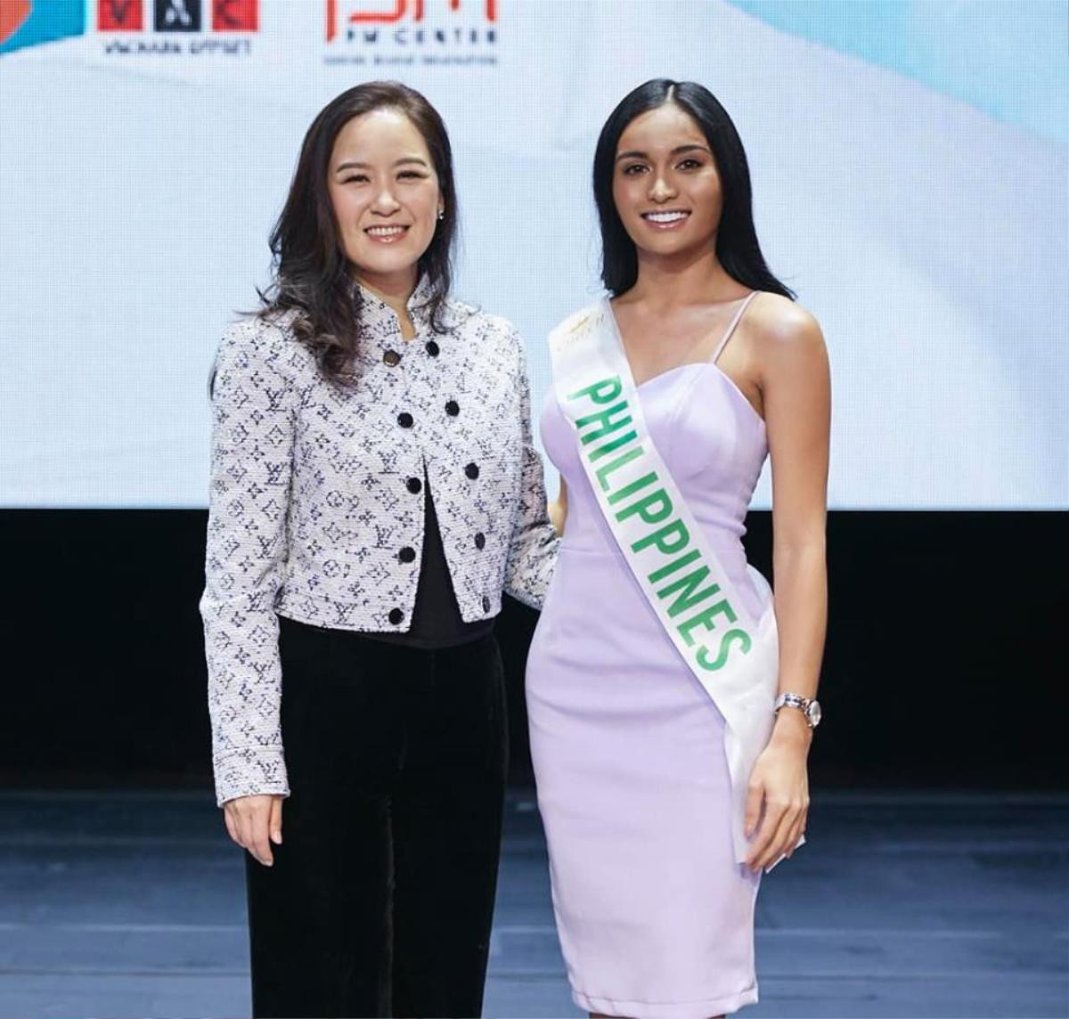 Diện váy 3D ngọt ngào, Nhật Hà xinh đẹp ghi điểm bên bà chủ tịch Miss International Queen 2019 Ảnh 7