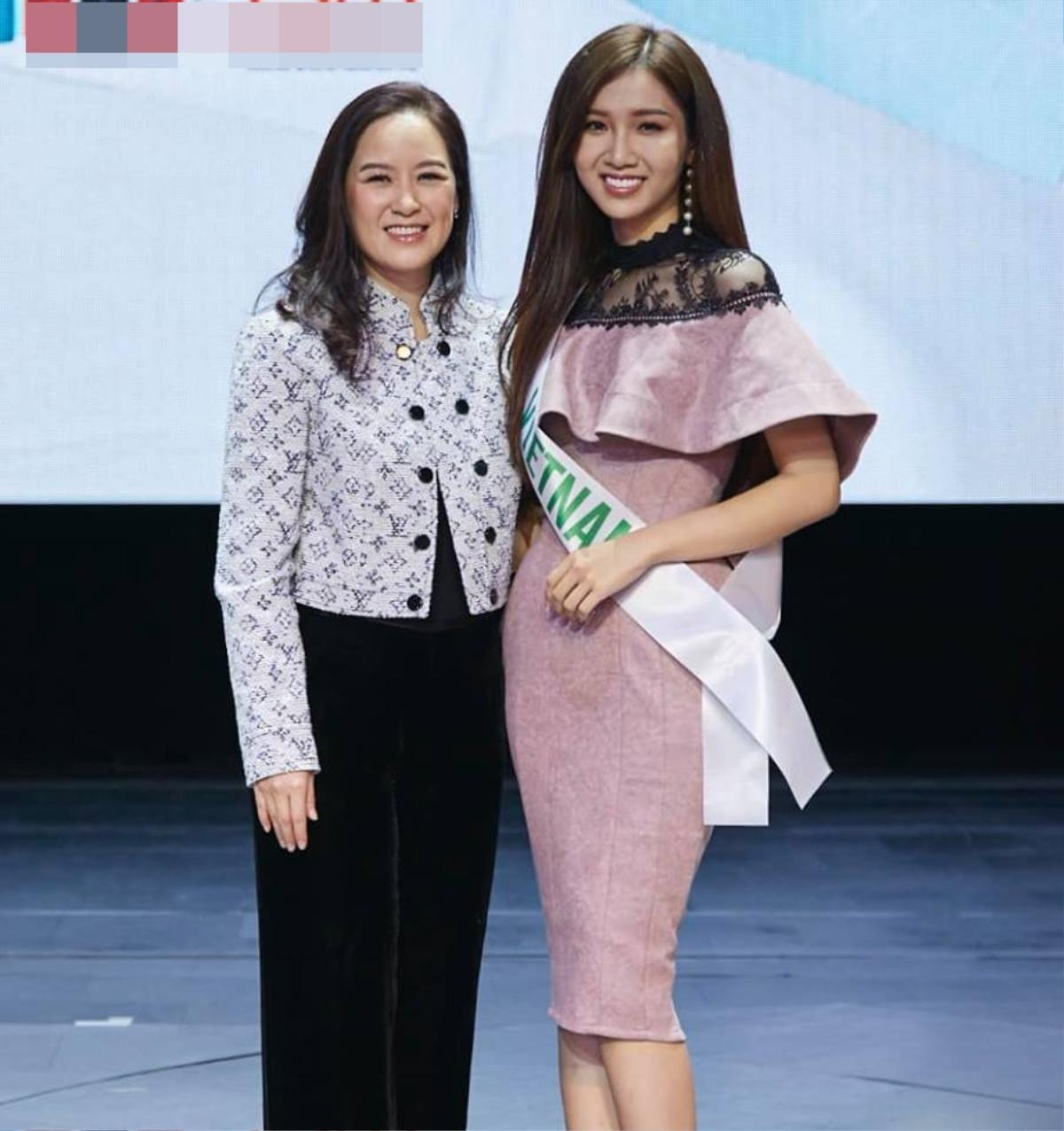 Diện váy 3D ngọt ngào, Nhật Hà xinh đẹp ghi điểm bên bà chủ tịch Miss International Queen 2019 Ảnh 1