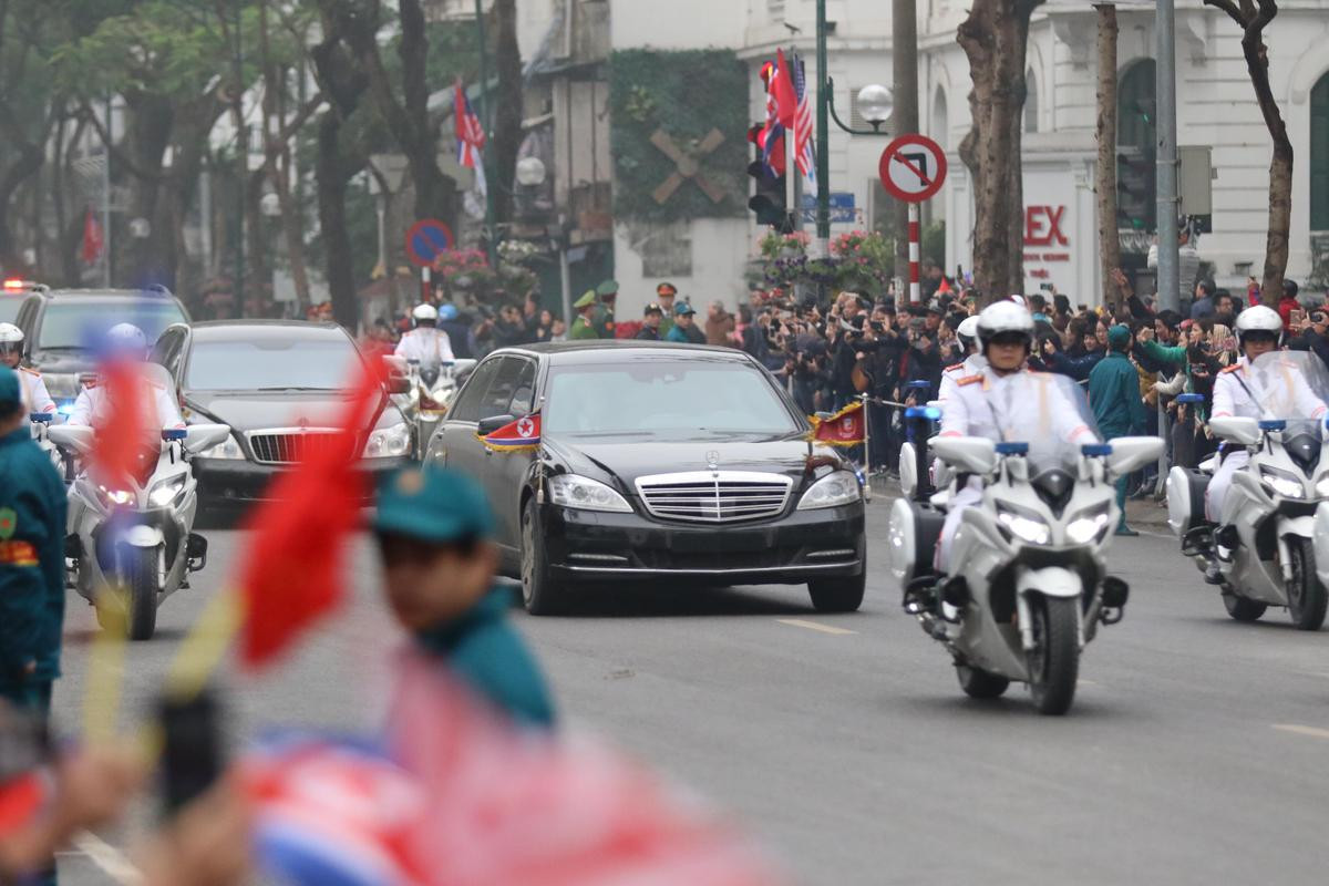 Cận cảnh đoàn xe hộ tống chủ tịch Kim Jong-un đến Hà Nội Ảnh 1