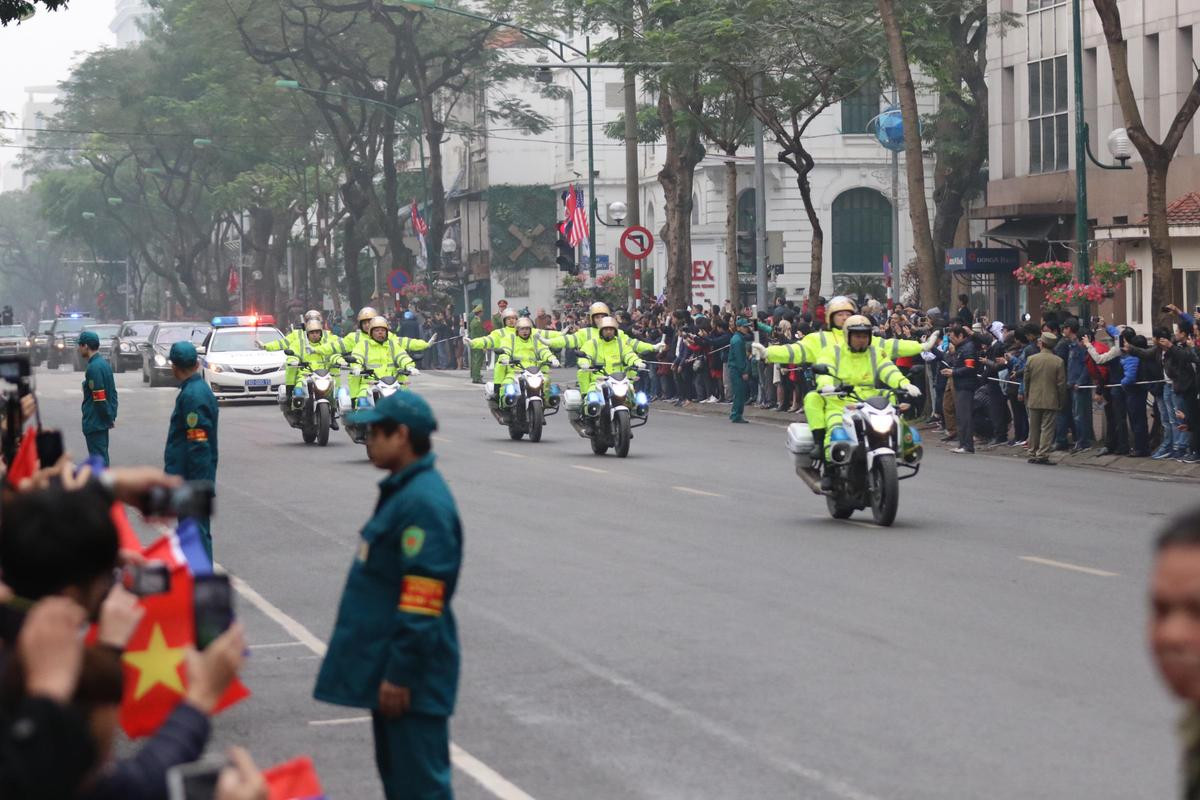 Cận cảnh đoàn xe hộ tống chủ tịch Kim Jong-un đến Hà Nội Ảnh 8