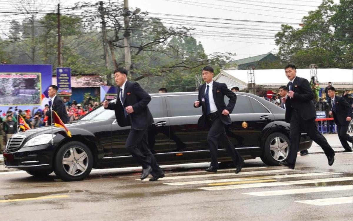 Siêu xe chống đạn bọc thép lãnh đạo Triều Tiên Kim Jong-un mang đến Việt Nam có gì đặc biệt? Ảnh 2