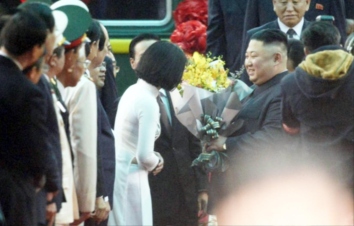 Cận cảnh nhan sắc ngọt ngào của nữ sinh Lạng Sơn tặng hoa Kim Jong Un tại ga Đồng Đăng sáng nay Ảnh 2