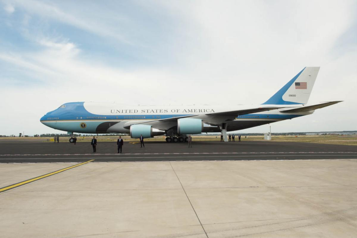 Vì sao 'pháo đài trên không' Air Force One của Tổng thống Mỹ có màu xanh? Ảnh 1