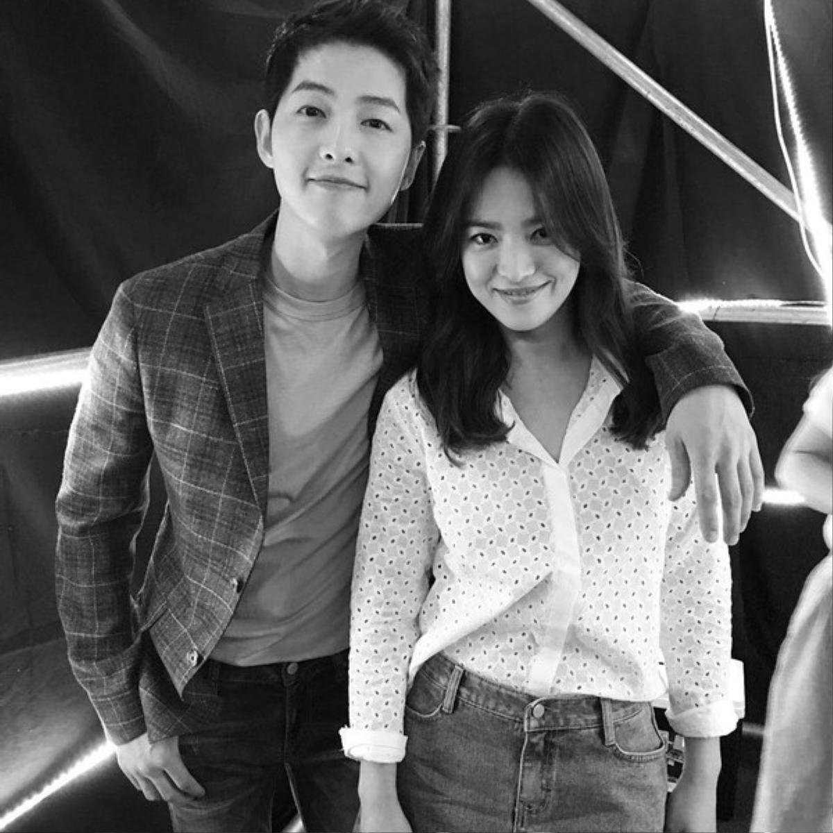 Song Joong Ki vui vẻ giao lưu với fan Brunei, không bận tâm về tin đồn ly hôn với Song Hye Kyo Ảnh 1