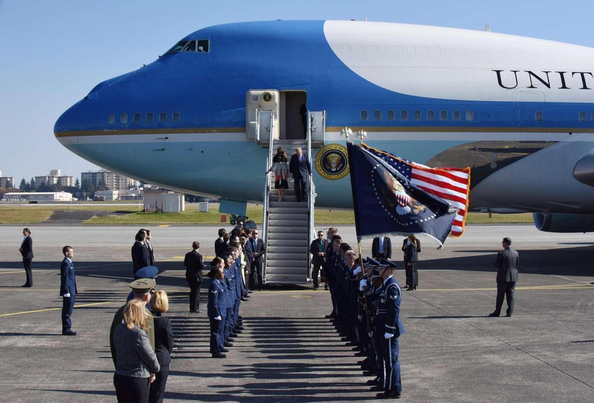 Ngoài Air Force One, Tổng thống Mỹ còn mang theo chuyên cơ dự phòng khủng không kém tại Hội Nghị Thượng đỉnh Mỹ - Triều Ảnh 8