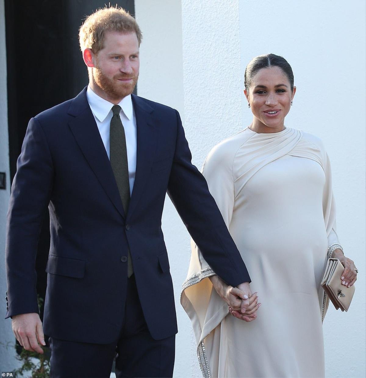 Meghan Markle khiến dân tình choáng khi chi gần 3,5 tỷ đồng tiền váy áo chỉ trong 3 ngày Ảnh 5