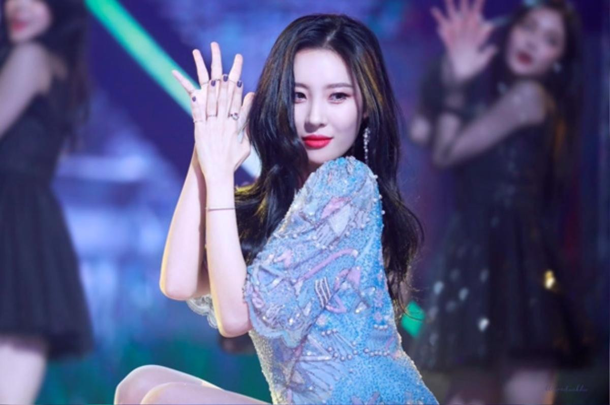 Sunmi tung teaser với sticker dán chi chít trên người: Liệu sẽ là một hình tượng chưa từng có từ trước tới nay? Ảnh 6