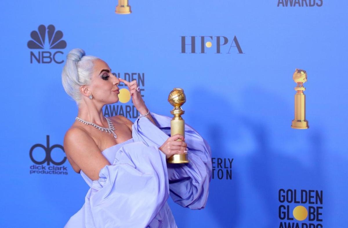 Loạt khoảnh khắc 'fancy' sướng ngất của Lady Gaga tại 5 lễ trao giải 'danh giá' nhất hành tinh Ảnh 4