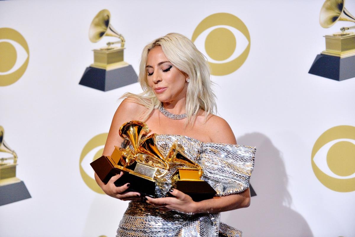 Loạt khoảnh khắc 'fancy' sướng ngất của Lady Gaga tại 5 lễ trao giải 'danh giá' nhất hành tinh Ảnh 3