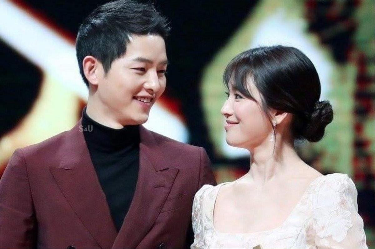 Tờ báo Trung đưa Song Joong Ki ngoại tình với bạn thân Song Hye Kyo chỉ là báo lá cải, không phải Sina Ảnh 1