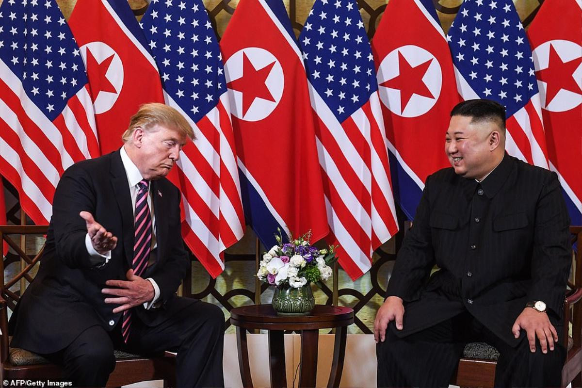 Cú bắt tay lịch sử của Tổng thống Trump và Chủ tịch Kim Jong-un tại Hà Nội Ảnh 3