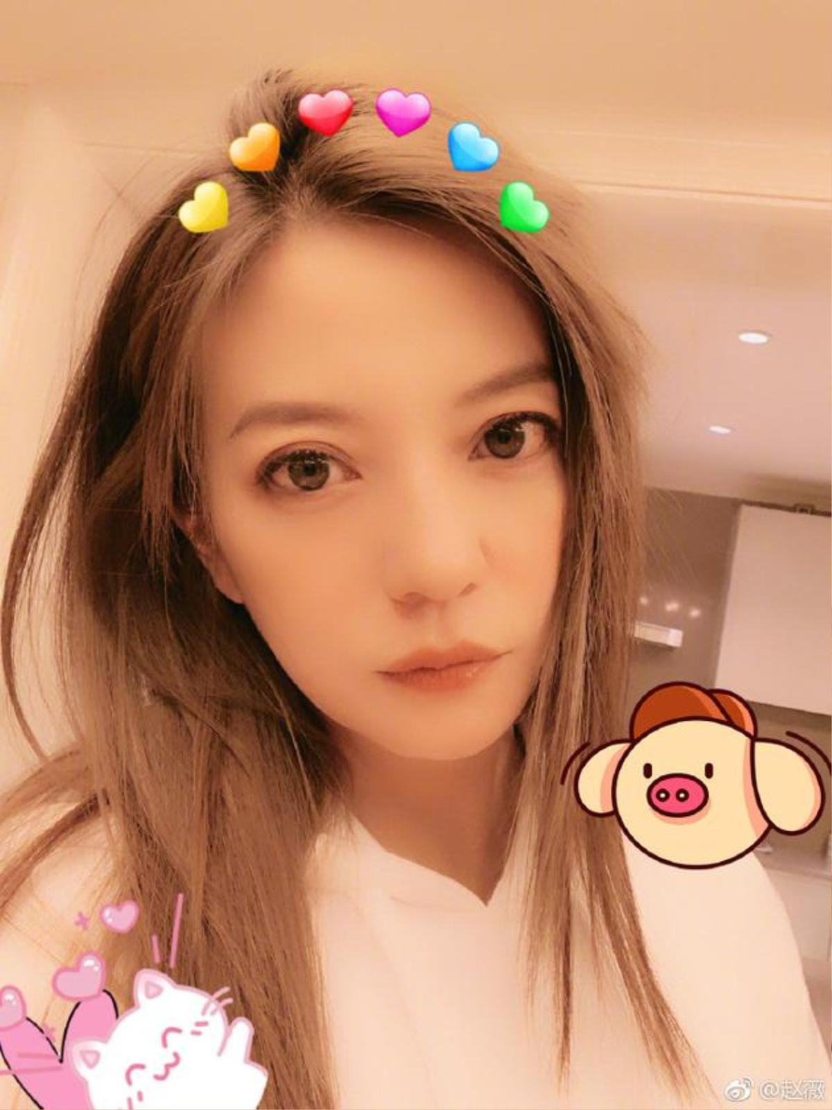 Đăng ảnh selfie 'hồi teen', Triệu Vy bị fan réo gọi quay lại đóng phim còn Địch Lệ Nhiệt Ba bị đòi chiếu sớm 'Tam sinh tam thế' Ảnh 1