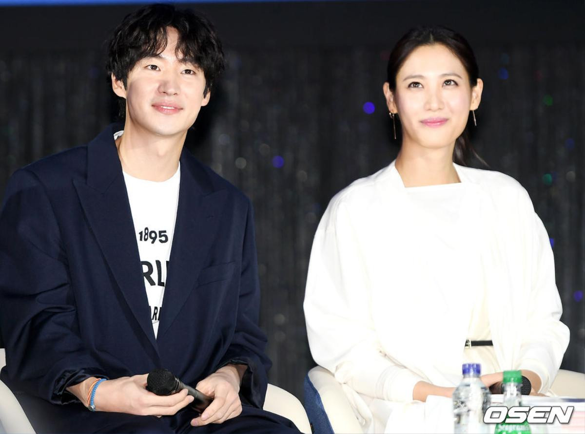 'MBN Y Forum 2019': HLV Park Hang Seo xuất hiện gián tiếp, Kim Je Hoon tỏa sáng cùng Soo Hyun và iKON Ảnh 15