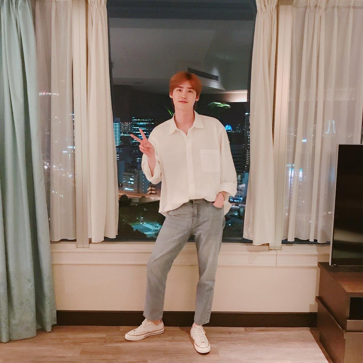 Cùng ngắm những bức ảnh tuyệt đẹp của Lee Jong Suk trước ngày nhập ngũ Ảnh 11