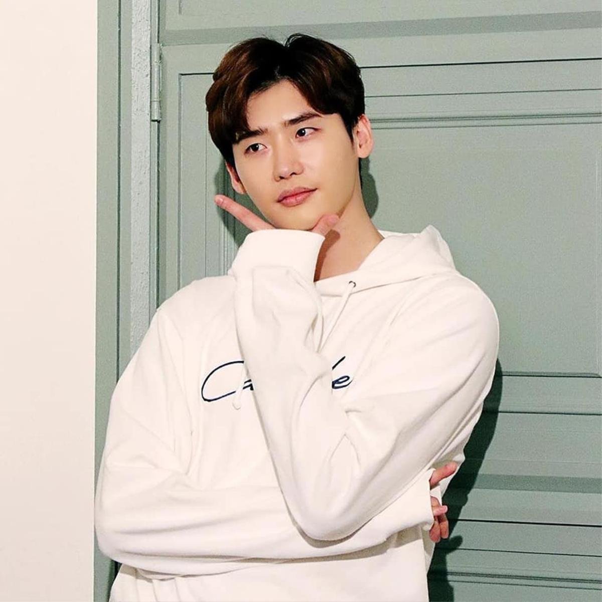 Cùng ngắm những bức ảnh tuyệt đẹp của Lee Jong Suk trước ngày nhập ngũ Ảnh 16