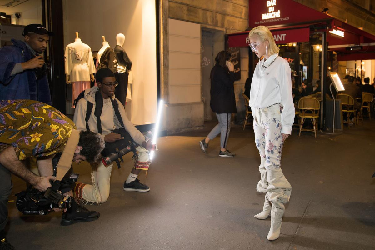 Mix quần hoa với boots 'lùng nhùng', Quỳnh Anh Shyn chiếm trọn spotlight tại Paris Fashion Week 2019 Ảnh 6