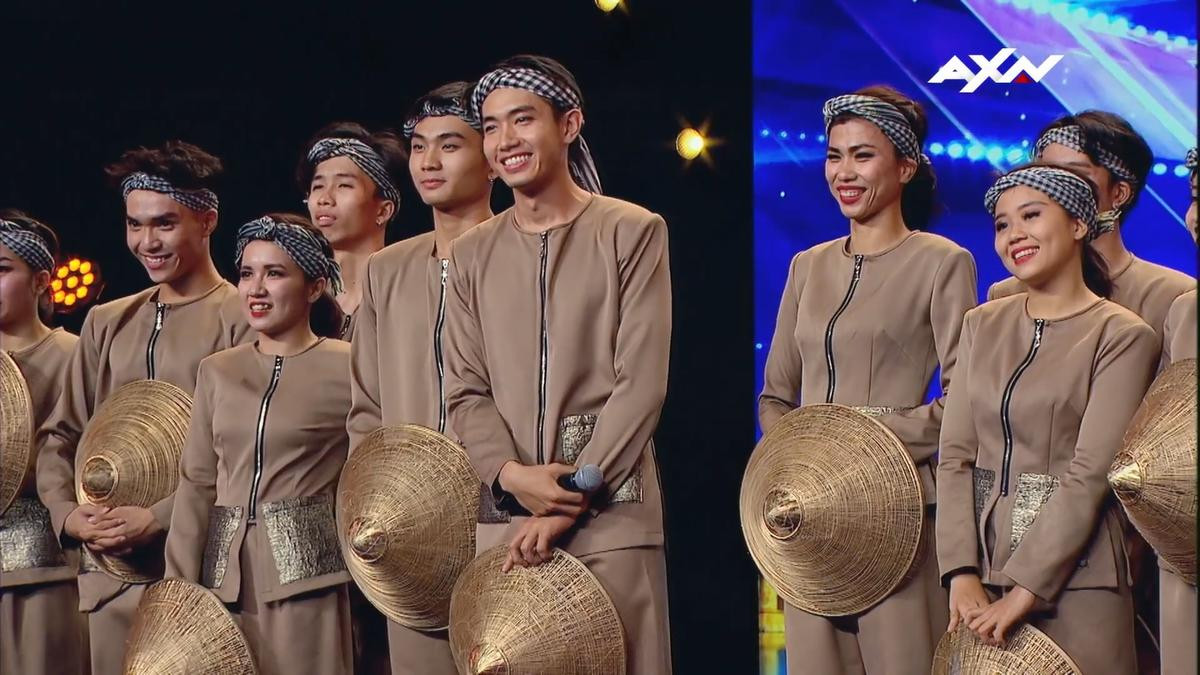 Quang Đăng bất ngờ mang nón lá, áo bà ba 'khuấy đảo' Asia's Got Talent 2019 Ảnh 1