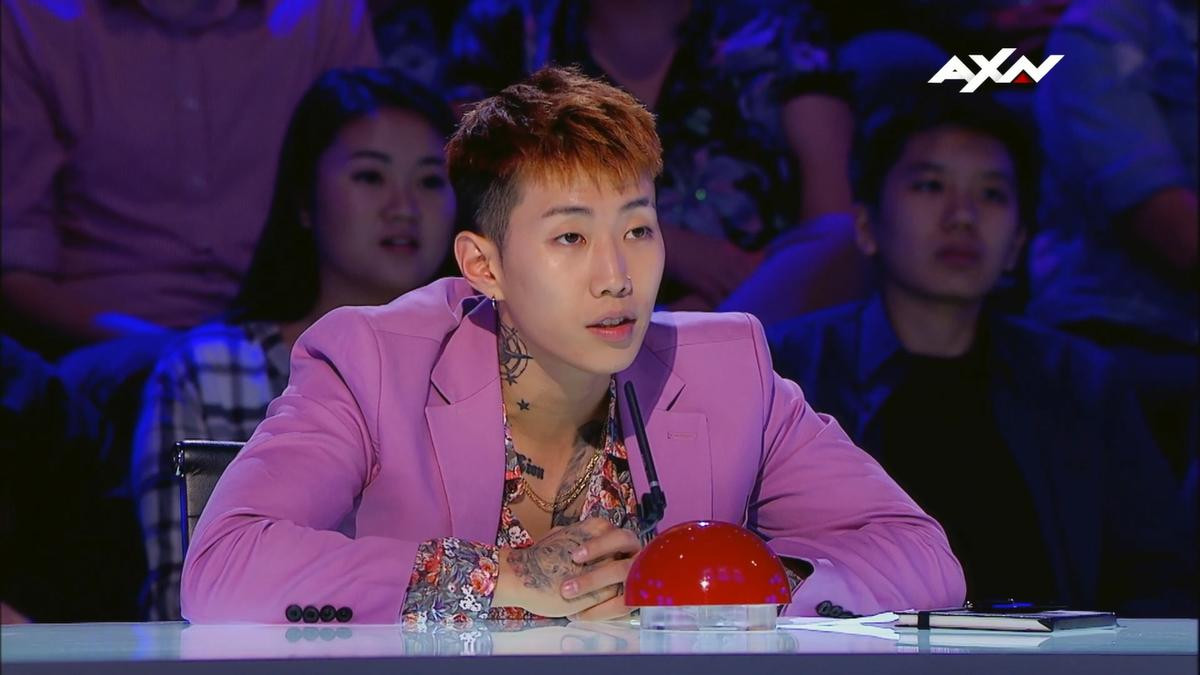 Quang Đăng bất ngờ mang nón lá, áo bà ba 'khuấy đảo' Asia's Got Talent 2019 Ảnh 5