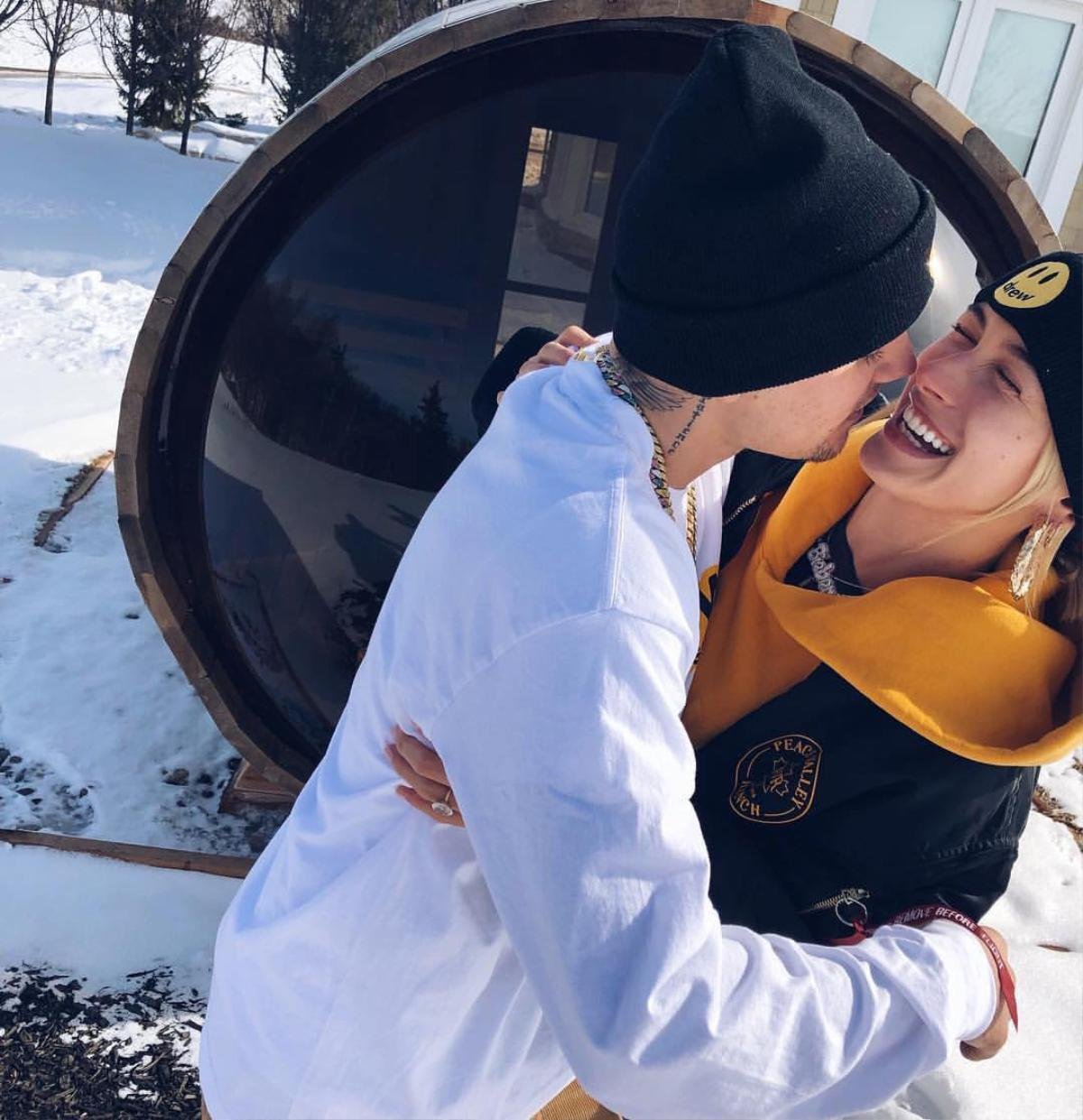 Hailey Bieber đăng ảnh ngọt ngào mừng sinh nhật Justin, 'đập tan' tin đồn 'hôn nhân rạn nứt' Ảnh 2