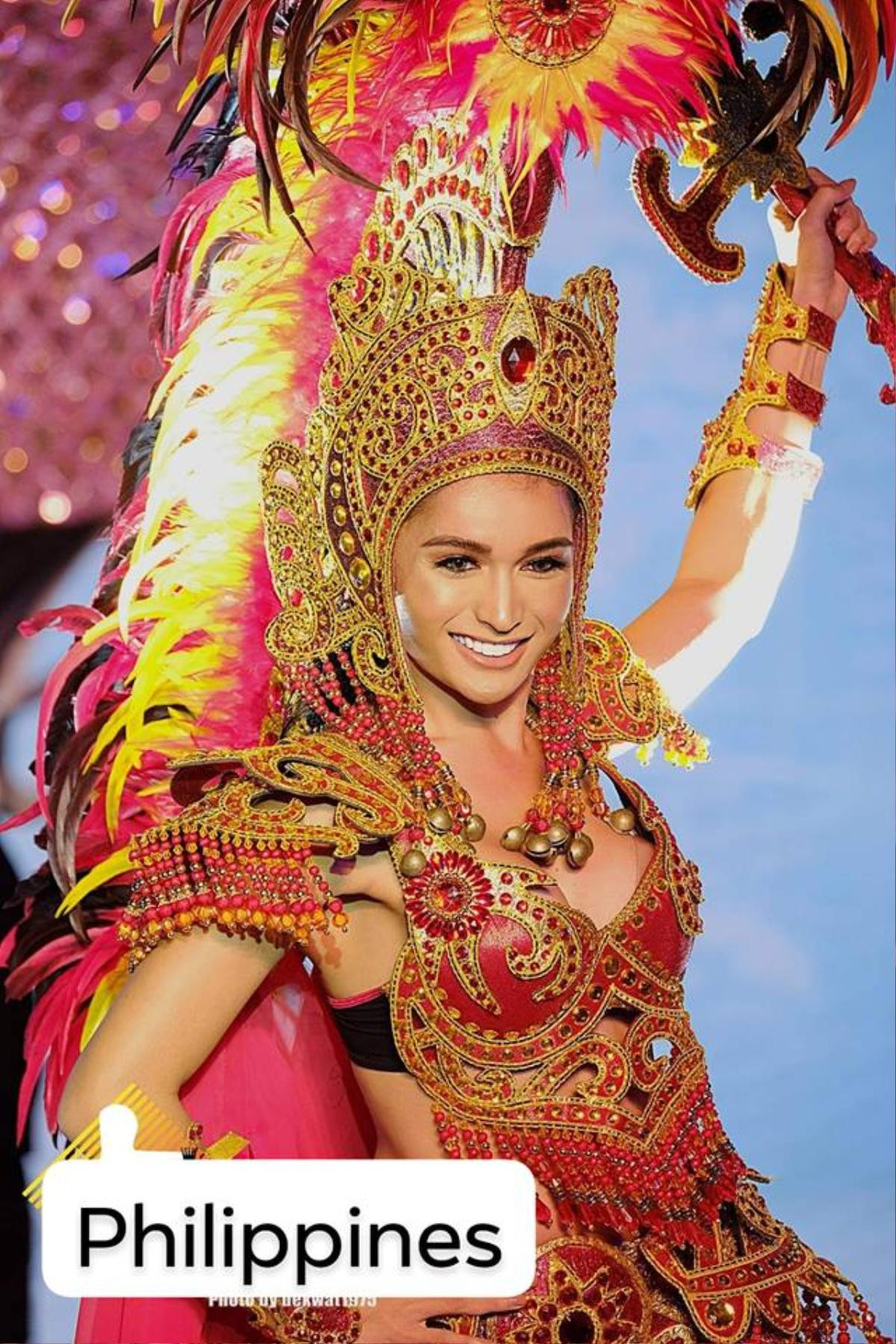 Hết hồn vì đối thủ của Nhật Hà mang cả đầu lâu lên sân khấu Miss International Queen 2019 Ảnh 5