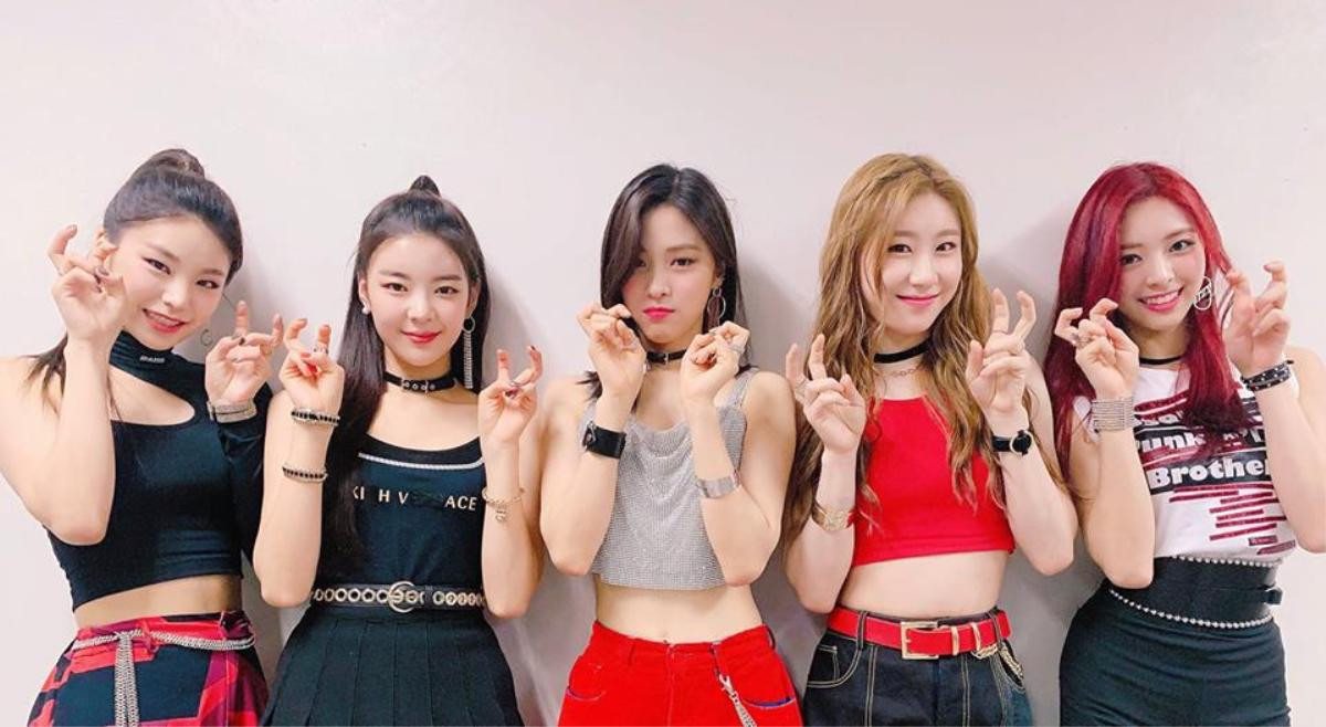 Trân trọng giới thiệu ITZY- Nhóm nữ… làm vỡ cúp nhanh nhất KPop Ảnh 2