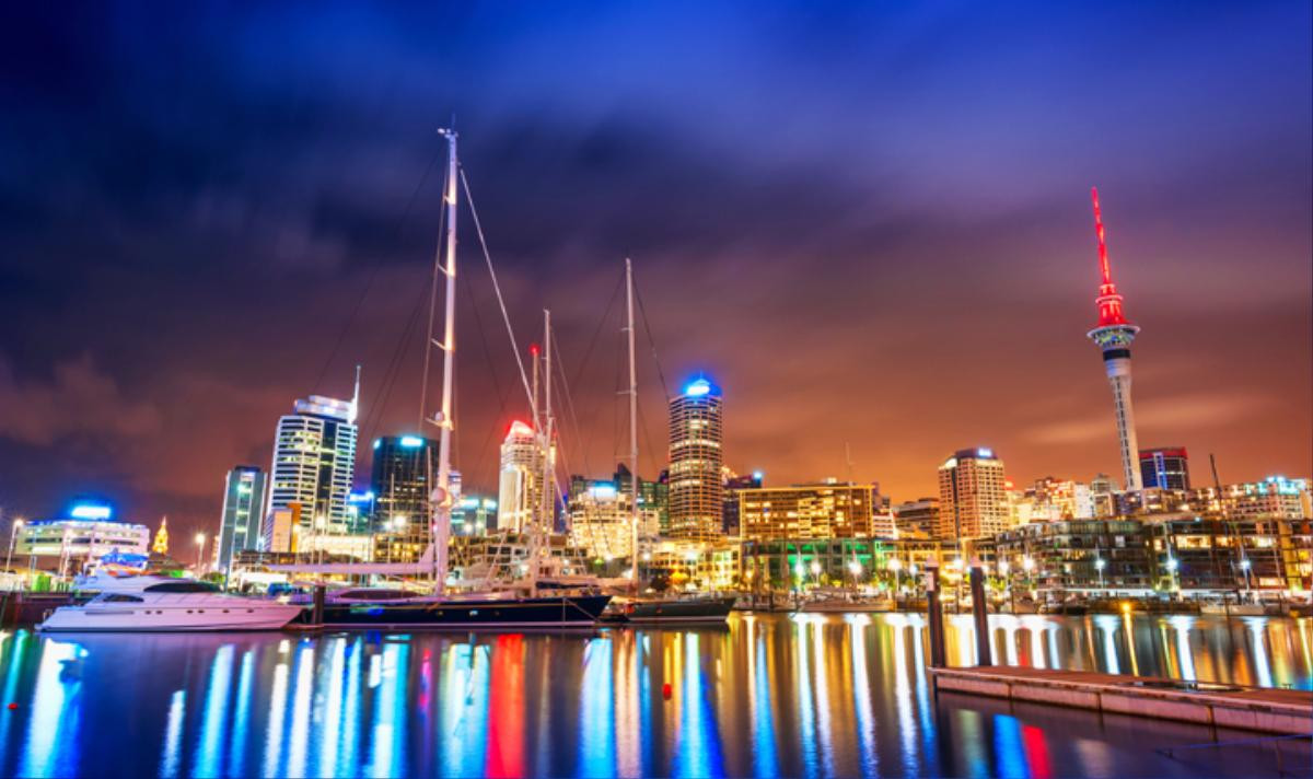 Wellington Airport nhuộm sắc cầu vồng đường bay ủng hộ cộng đồng LGBTI vào lễ hội Pride và ILGA sắp đến Ảnh 1