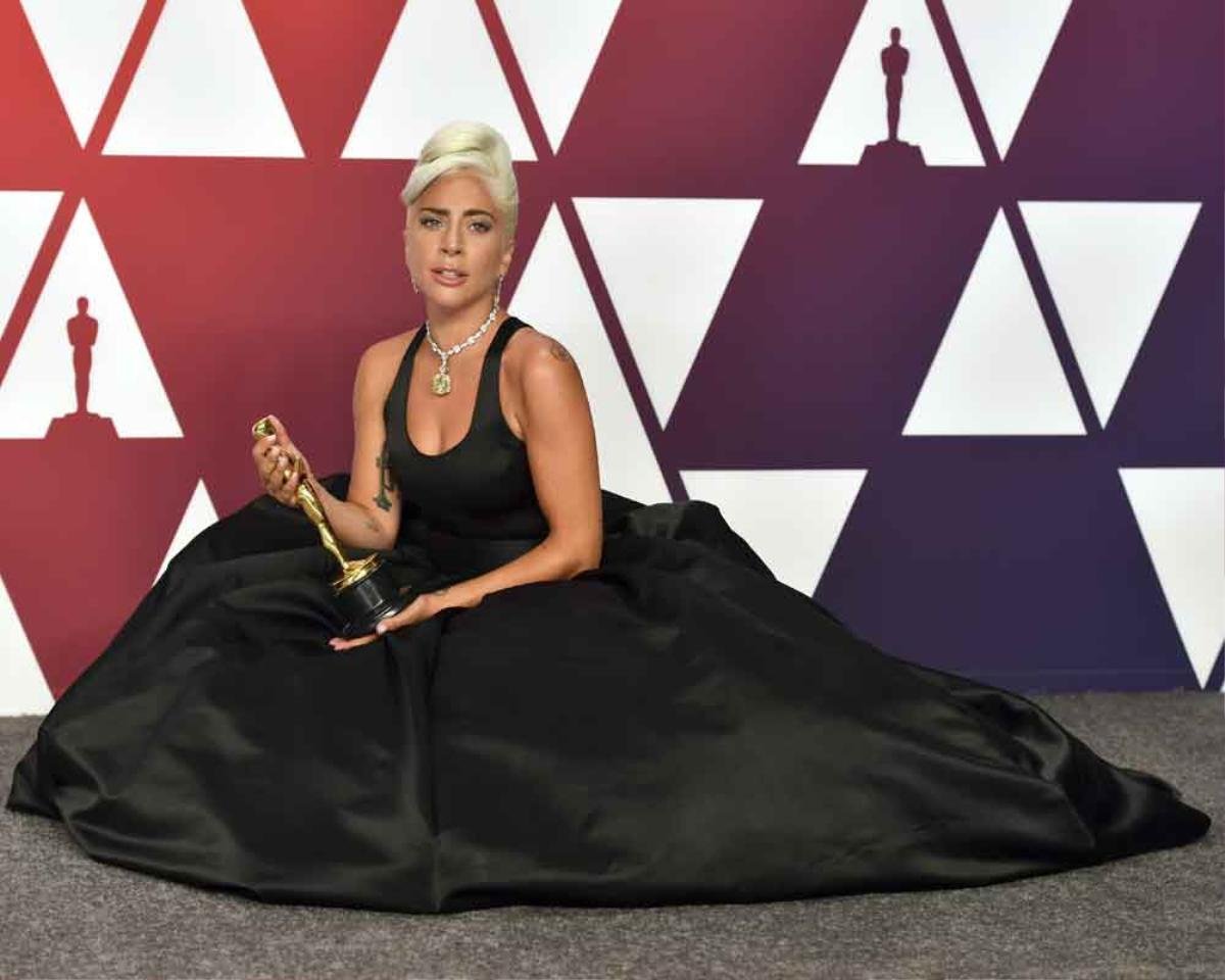 Lady Gaga #1 Billboard Hot 200 với album nhạc phim 'A Star Is Born', cơ may nào cho 'Shallow'? Ảnh 2