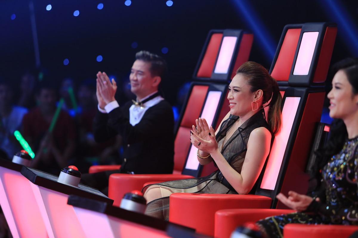 Chủ nhân 'ghế nóng' The Voice - Giọng hát Việt: 'Gừng càng già càng cay' hay 'tuổi trẻ tài cao' mới là 'hot trend'? Ảnh 2