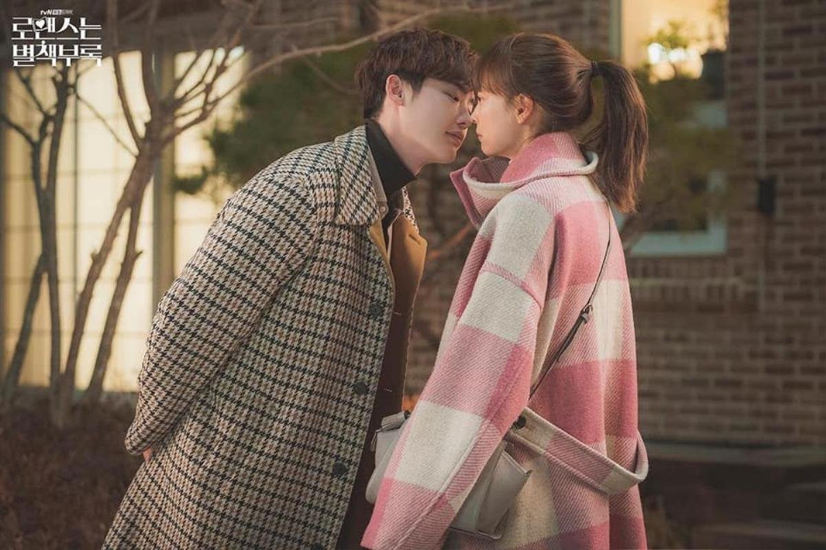 5 khoảnh khắc Lee Jong Suk khiến người xem rung động trái tim trong 'Romance Is A Bonus Book' Ảnh 3