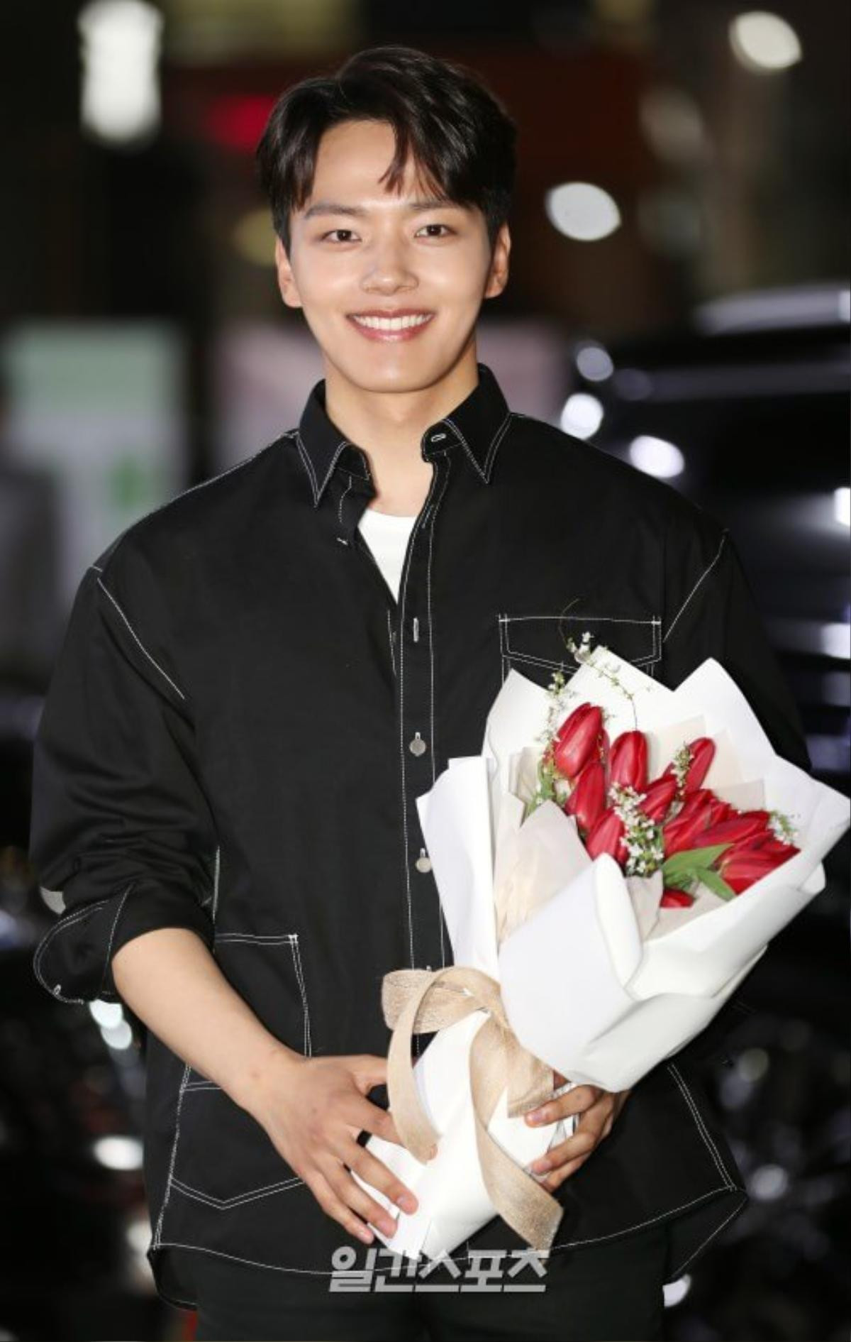 Cặp đôi Yeo Jin Goo - Lee Se Young tươi hơn hoa tại tiệc liên hoan khép lại 16 tập phim 'Quân vương giả mạo' Ảnh 5