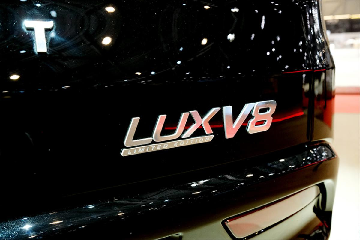 VinFast ra mắt phiên bản SUV Lux V8 siêu đặc biệt tại Thụy Sỹ Ảnh 6