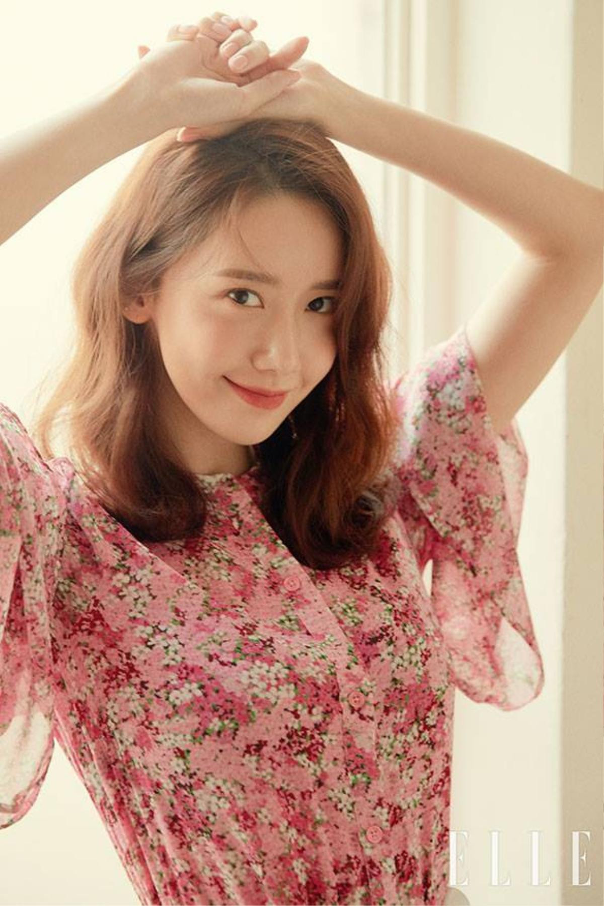 Như phép thần, YoonA cứ khoác món gì lên người là món ấy lập tức 'cháy hàng' Ảnh 9