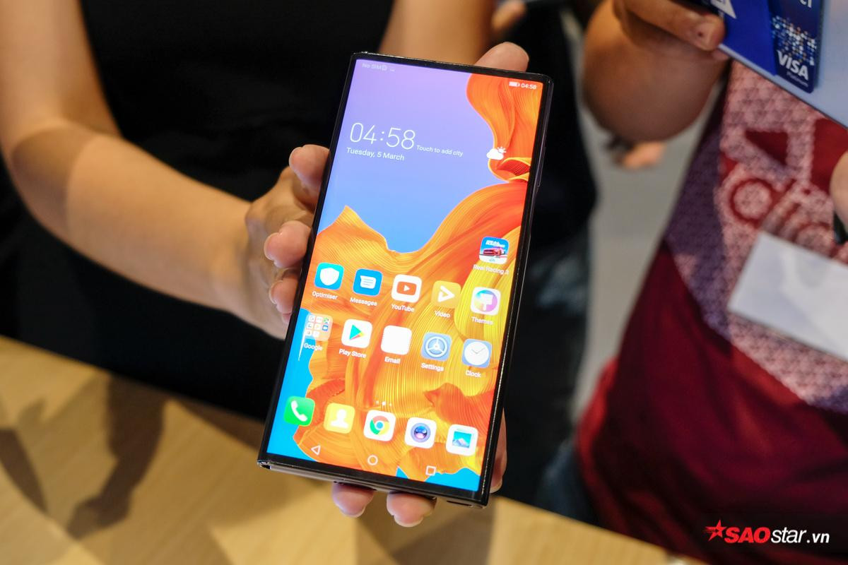 Trên tay điện thoại gập Huawei Mate X đầu tiên tại Việt Nam Ảnh 4