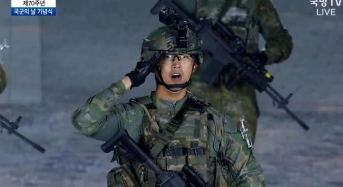 Từ hôm nay, hãy gọi Ok Taecyeon (2PM) là 'Captain Korea'! Ảnh 4