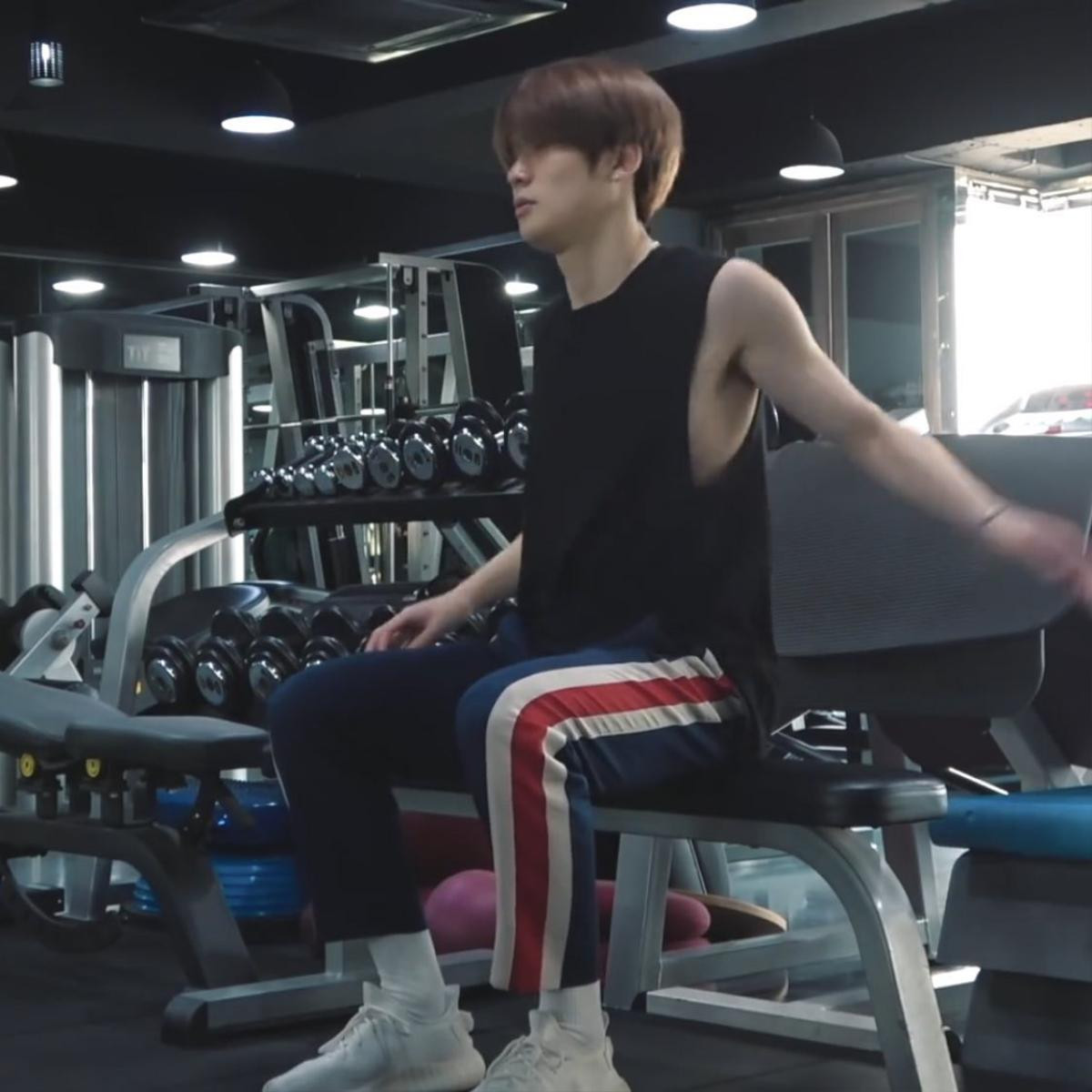 Jaehyun (NCT) đăng video khoe khéo cơ bắp cuồn cuộn làm dân tình xôn xao Ảnh 4