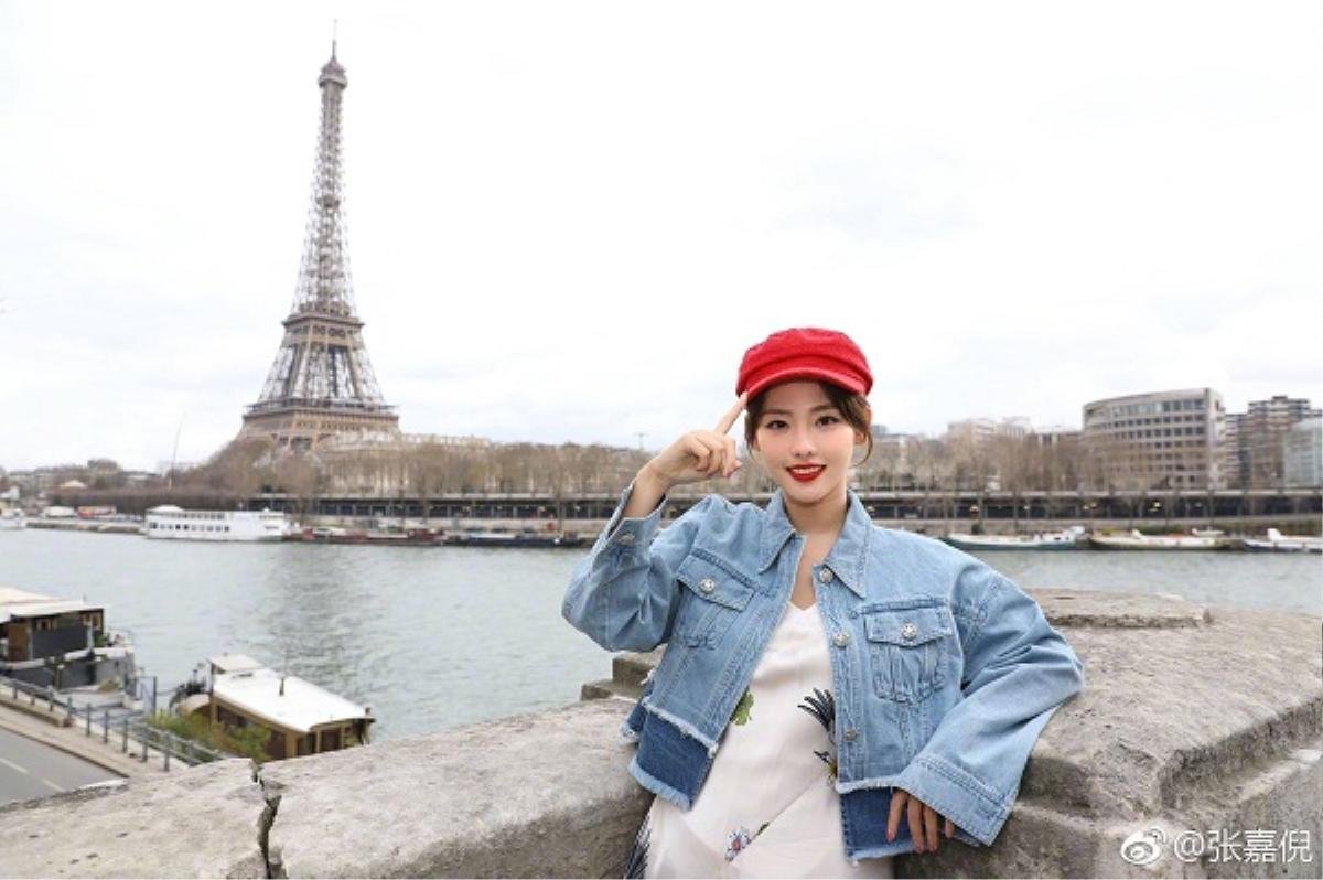 Nhan sắc đẹp đến 'nao lòng' của Trương Gia Nghê tại Tuần lễ thời trang Paris khiến cánh đàn ông xao xuyến Ảnh 1