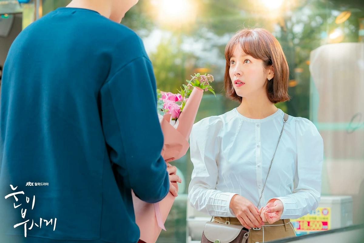 'Spring Night': Han Ji Min - Jung Hae In tức tốc đổi tạo để đóng cặp với nhau, tháng 5 phim lên sóng Ảnh 2