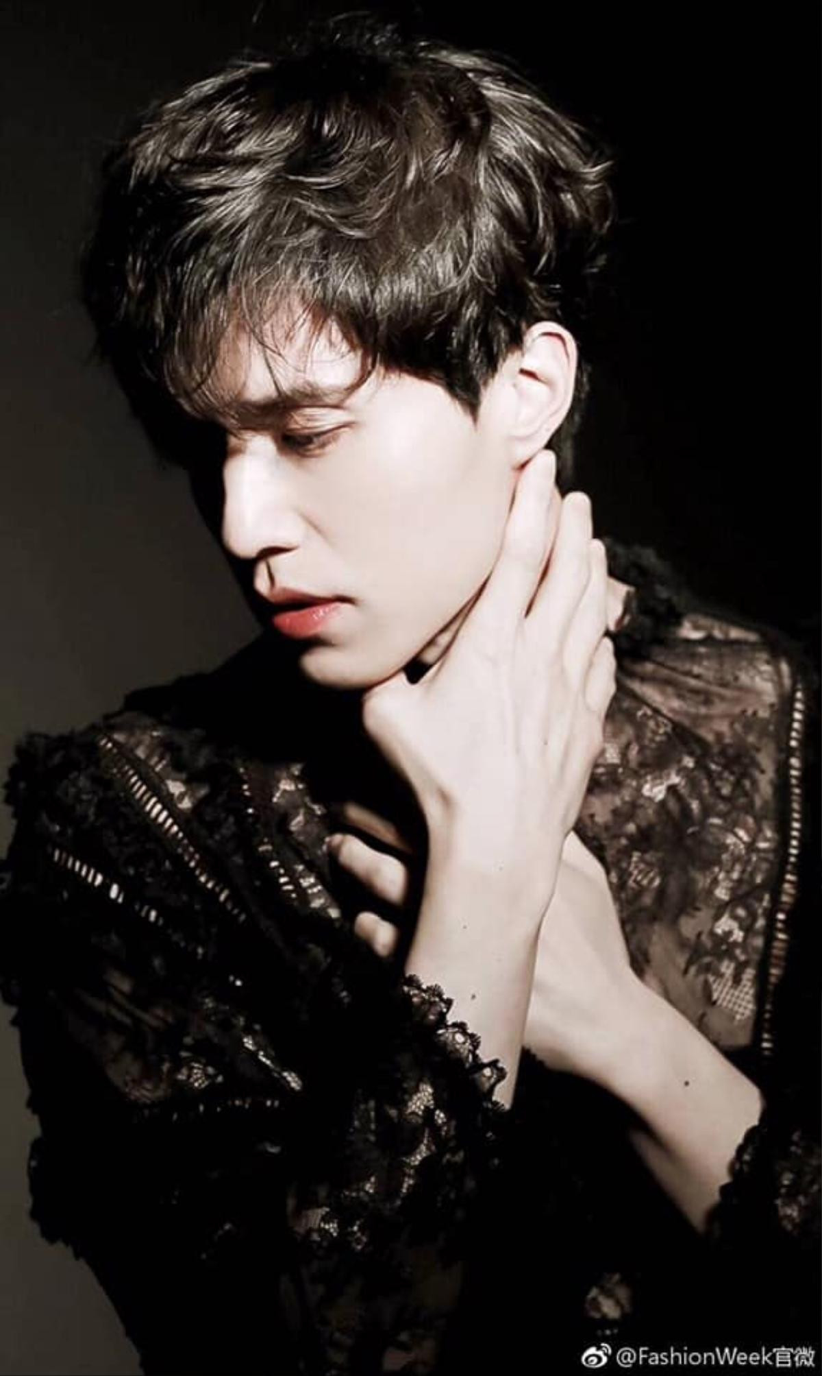 Lee Dong Wook đẹp trai 'không lối thoát': Fan háo hức chờ PRODUCE chỉ để ngắm… MC của chương trình! Ảnh 5