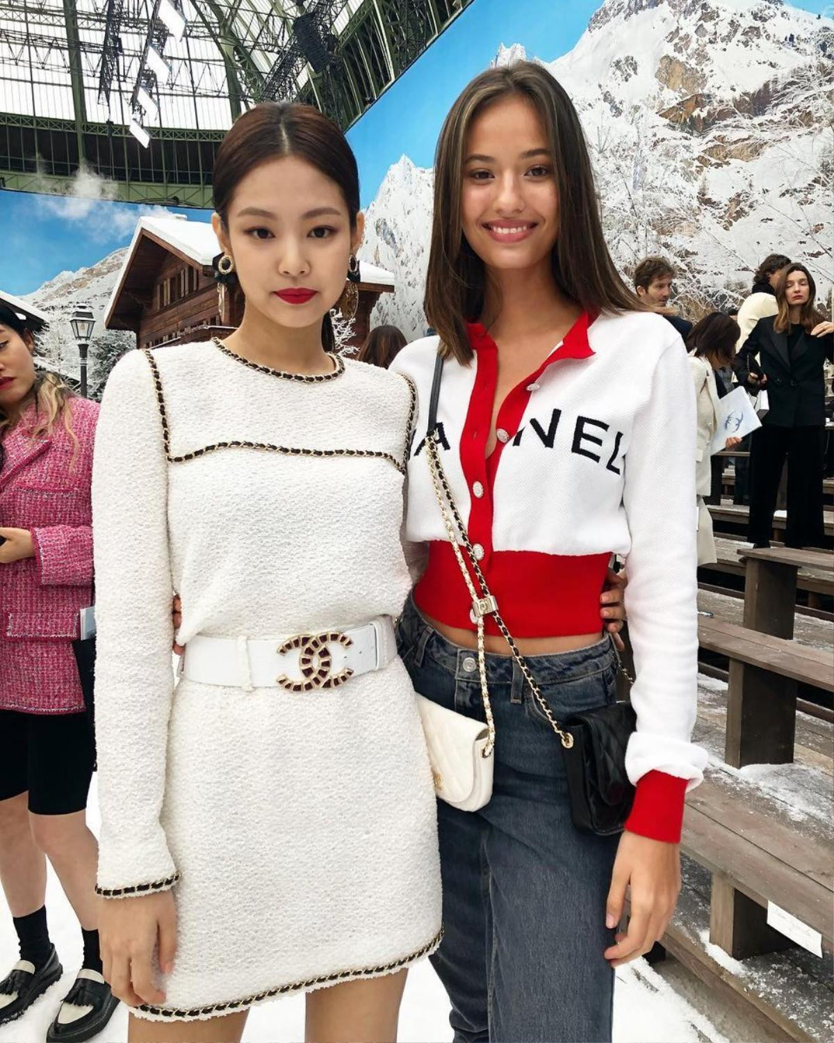 Jennie (BLACK PINK) và Irene (Red Velvet) tại Paris Fashion Week: Ai xinh đẹp hơn ai đây? Ảnh 9