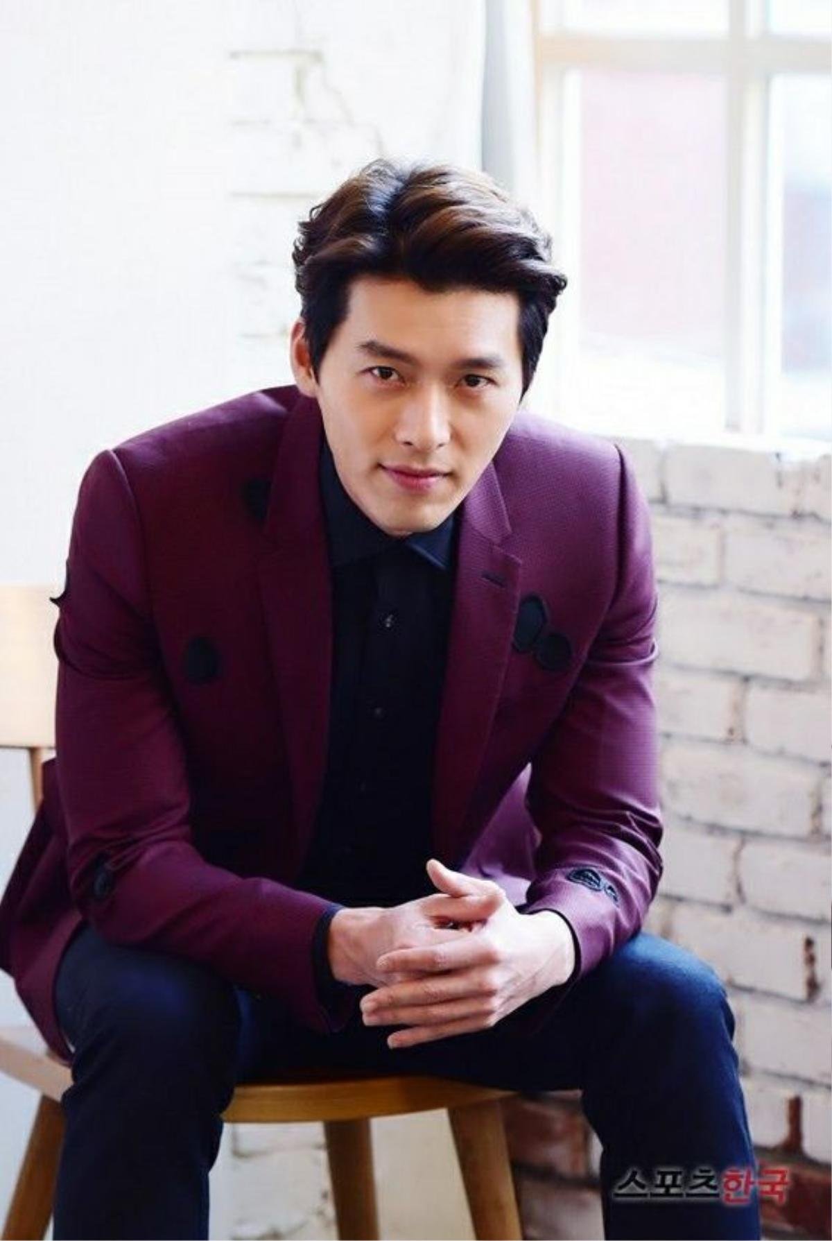 Chanyeol (EXO) khoe múi bụng như tượng tạc - Hyun Bin vẫn trẻ trung khi mặc lại chiếc áo thời 'Secret Garden' Ảnh 1