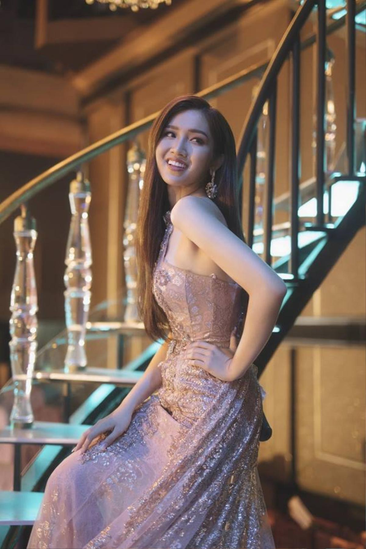 '30 chưa phải là Tết!' - Đây mới là trang phục dạ hội của Nhật Hà tại Chung kết Miss International Queen 2019 Ảnh 10