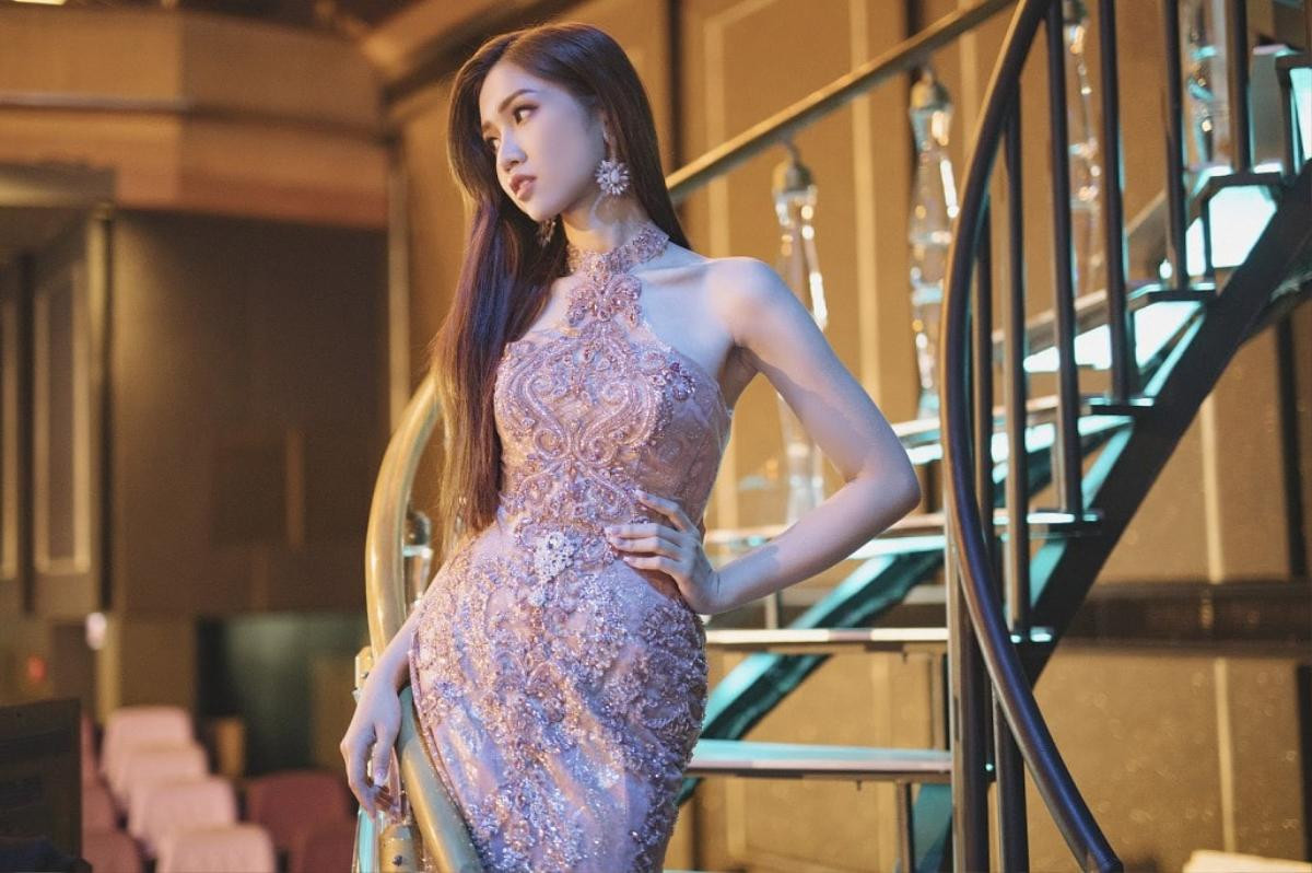 '30 chưa phải là Tết!' - Đây mới là trang phục dạ hội của Nhật Hà tại Chung kết Miss International Queen 2019 Ảnh 11