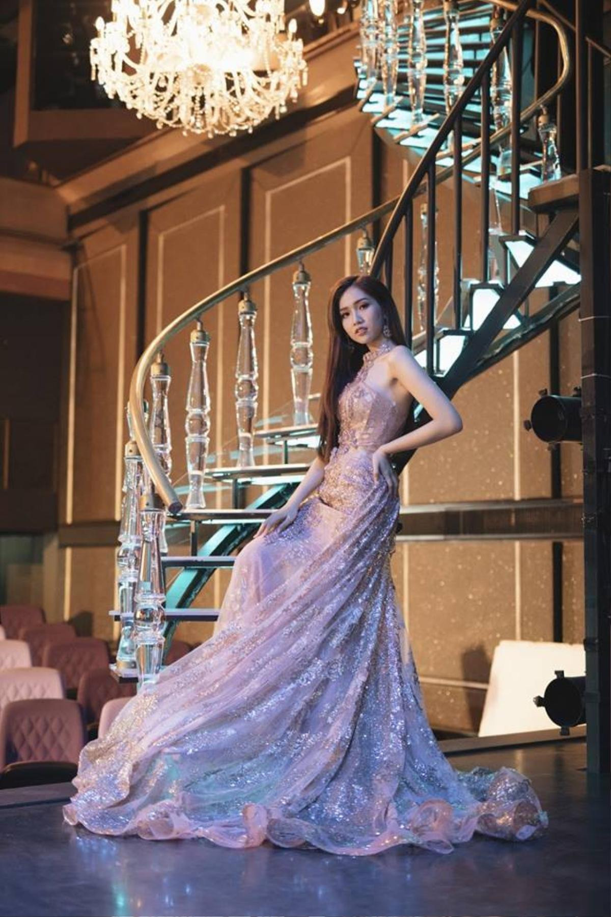 '30 chưa phải là Tết!' - Đây mới là trang phục dạ hội của Nhật Hà tại Chung kết Miss International Queen 2019 Ảnh 7