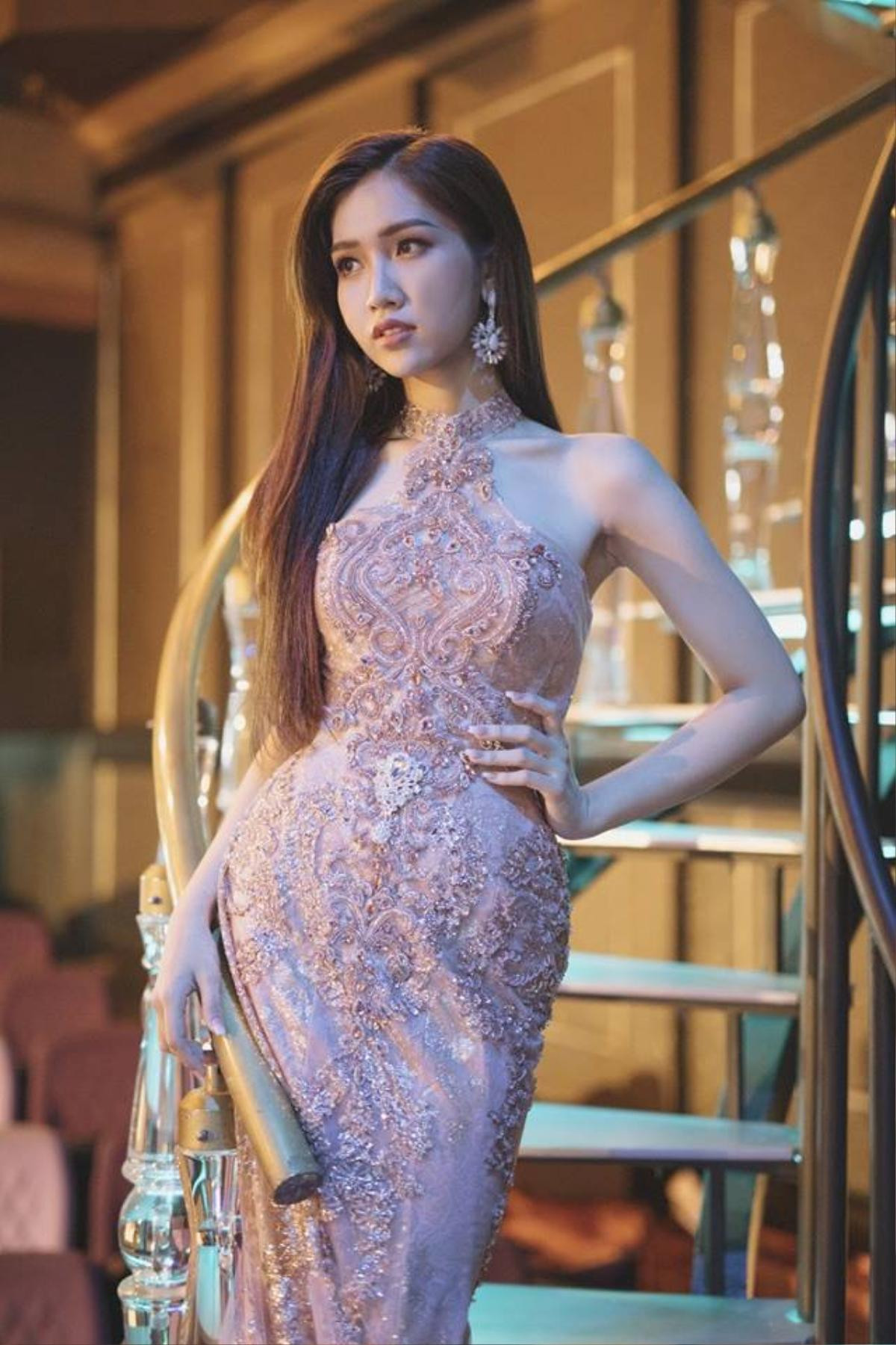 '30 chưa phải là Tết!' - Đây mới là trang phục dạ hội của Nhật Hà tại Chung kết Miss International Queen 2019 Ảnh 8