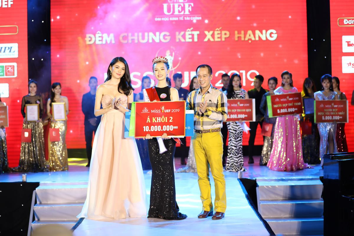 Thí sinh Miss UEF - Đại học Kinh tế Tài chính TP.HCM rạng rỡ trong đêm chung kết Ảnh 14