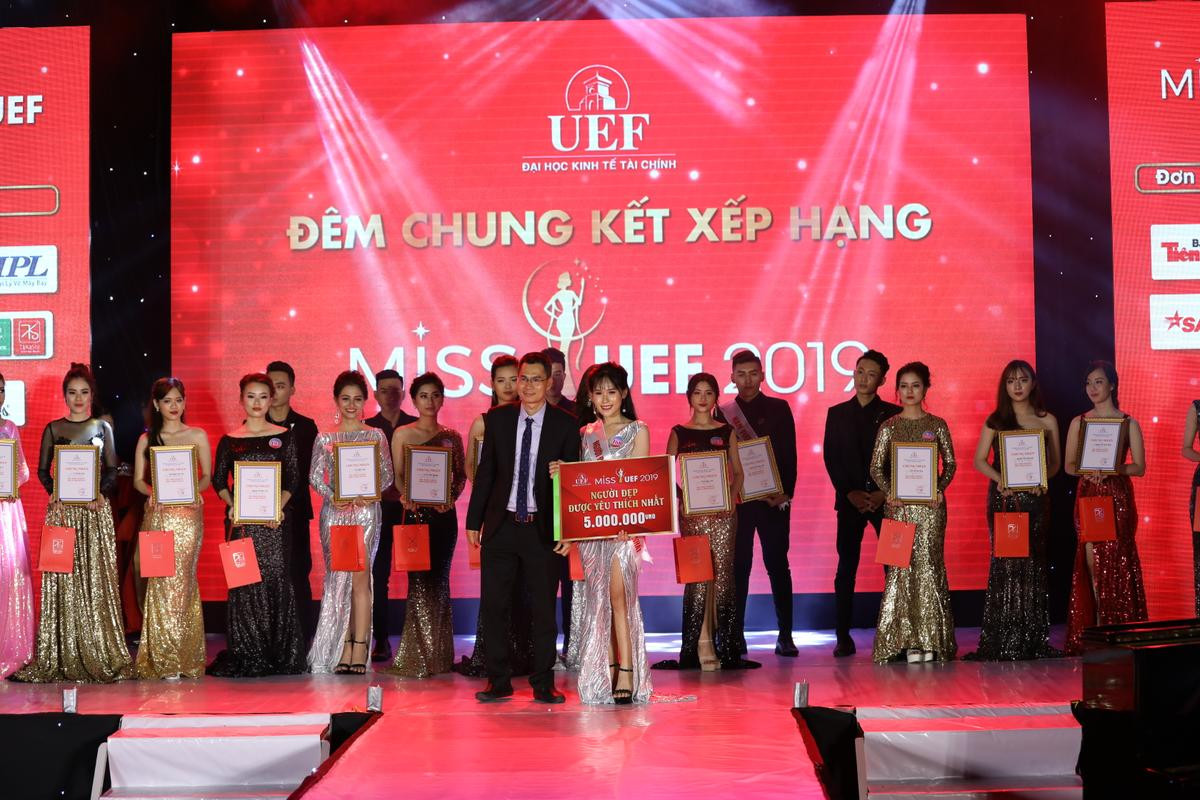 Thí sinh Miss UEF - Đại học Kinh tế Tài chính TP.HCM rạng rỡ trong đêm chung kết Ảnh 16