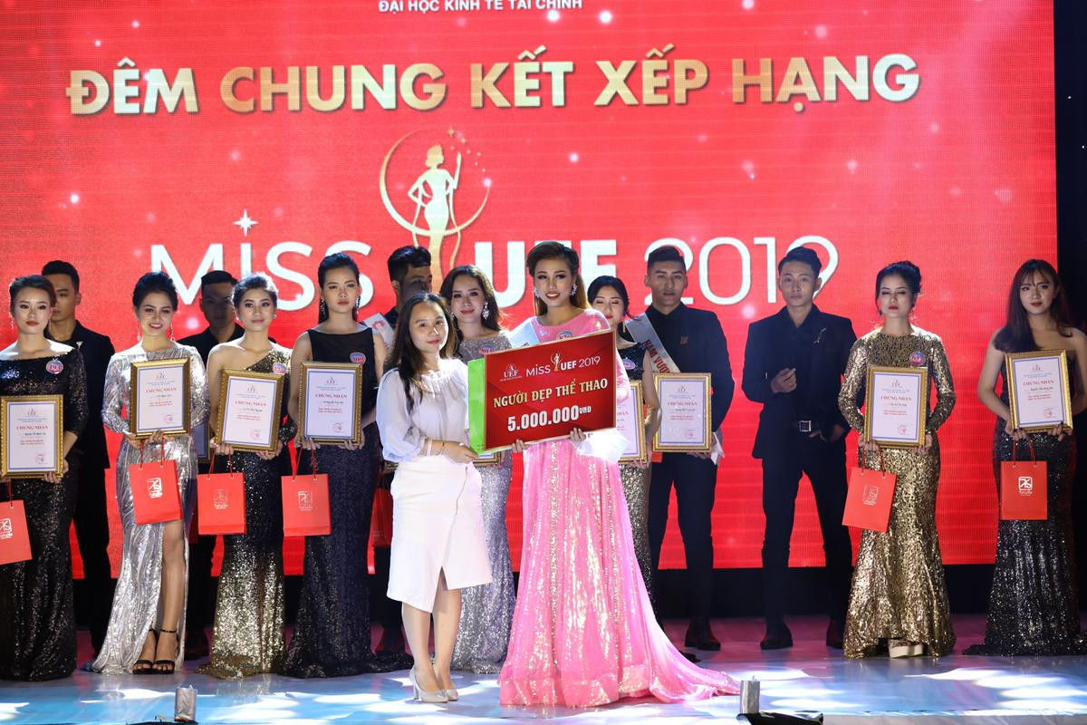 Thí sinh Miss UEF - Đại học Kinh tế Tài chính TP.HCM rạng rỡ trong đêm chung kết Ảnh 17