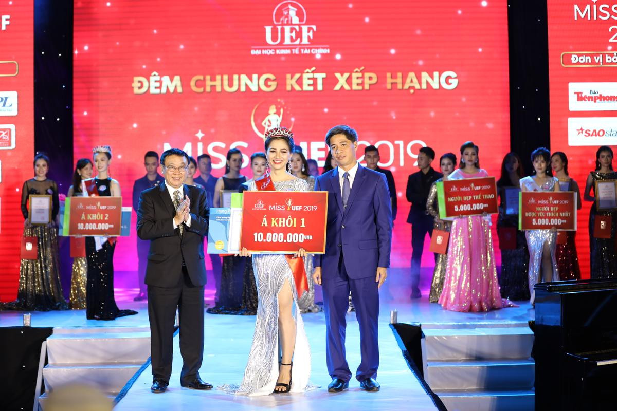 Thí sinh Miss UEF - Đại học Kinh tế Tài chính TP.HCM rạng rỡ trong đêm chung kết Ảnh 13