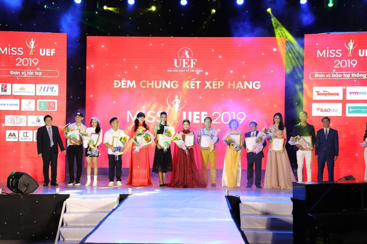 Thí sinh Miss UEF - Đại học Kinh tế Tài chính TP.HCM rạng rỡ trong đêm chung kết Ảnh 1